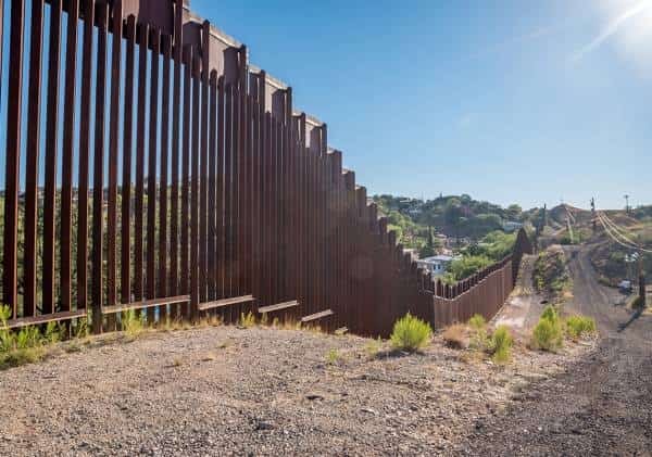 תקרית חריגה בגבול ארה"ב-מקסיקו: מסתנן תקף שוטר הגירה ונורה למוות