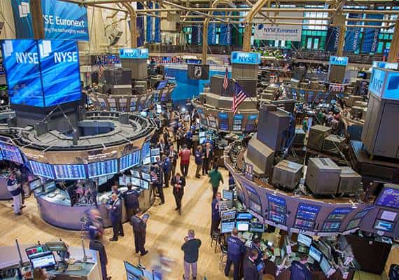 המסחר בוול סטריט: ירידות קלות במניות, דריכות לקראת פגישת הנשיא