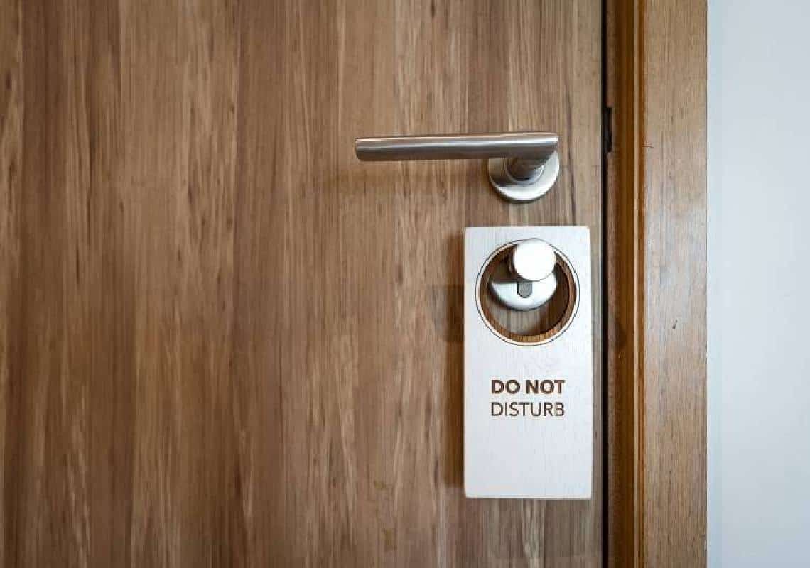 דיילת חושפת: "אלה הטיפים שישמרו על בטיחותכם בזמן שהייתכם במלון"