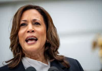 קמלה האריס מאבדת גובה: הקרב על היורש הדמוקרטי נמשך