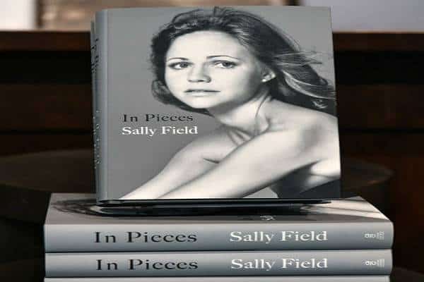 מוסטנג סאלי: ספר הזיכרונות האינטימי שכתבה השחקנית סאלי פילד יפתיע אתכם בכוח ובעדנה