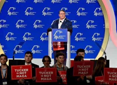 חבר הקונגרס זועם:  טאקר קרלסון — האנטישמי המסוכן ביותר באמריקה 