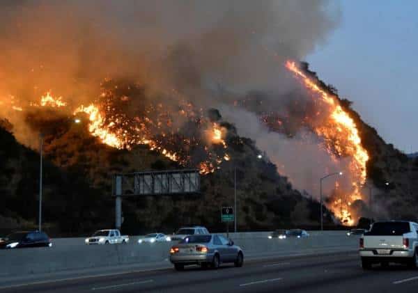 קליפורניה בוערת: תמונת מצב לגל שריפות הענק