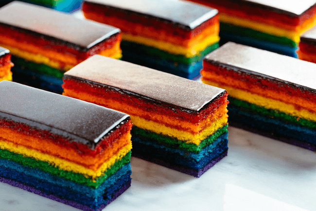 חודש הגאווה: לא לפספס את עוגת צבעי הקשת החדשה בלאס וגאס