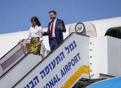 מאמץ אמריקאי להציל את ההפוגה בעזה: סגן הנשיא ואנס בביקור חירום בישראל