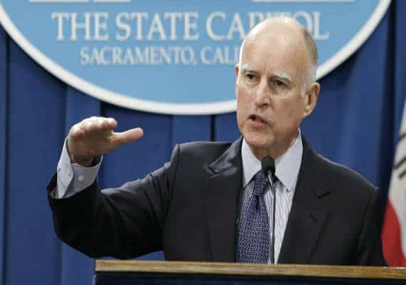 שחיתות בצמרת? קצת לפני שהוא עוזב, מושל קליפורניה ממנה כמה מחבריו לתפקידי מפתח