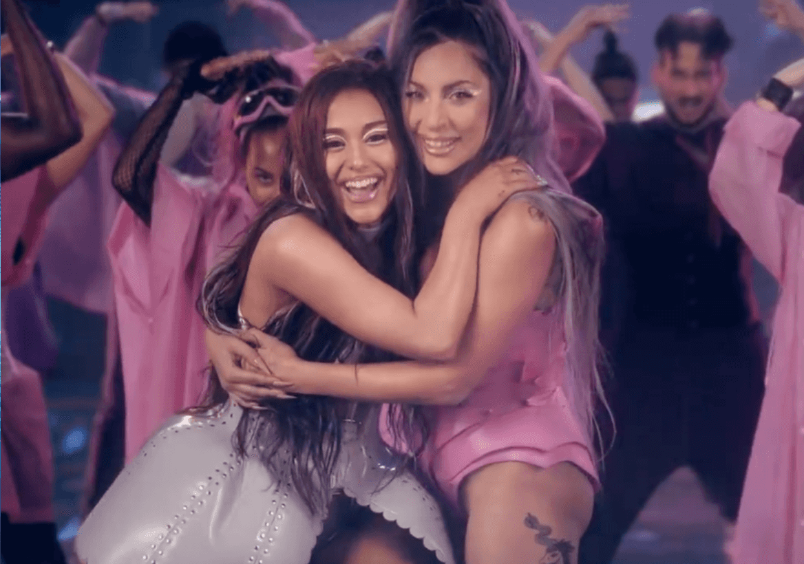 ״אני פשוט הולכת לבטוח בך״: הקשר המיוחד בין כוכבות הפופ שהביא לשיר חדש שובר שיאים