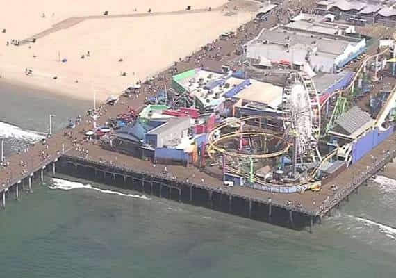 חשד לתוקף סדרתי: חסר הבית נמצא ללא רוח חיים מתחת למזח סנטה מוניקה