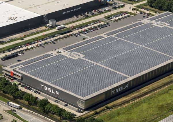 טסלה תקבל הלוואה של 2 מיליארד דולר כדי להקים מפעל בסין
