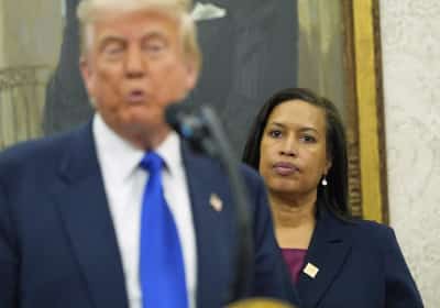 טראמפ מפרגן לראשת העיר הדמוקרטית של וושינגטון: שיתוף הפעולה הוביל לירידה חדה בפשיעה