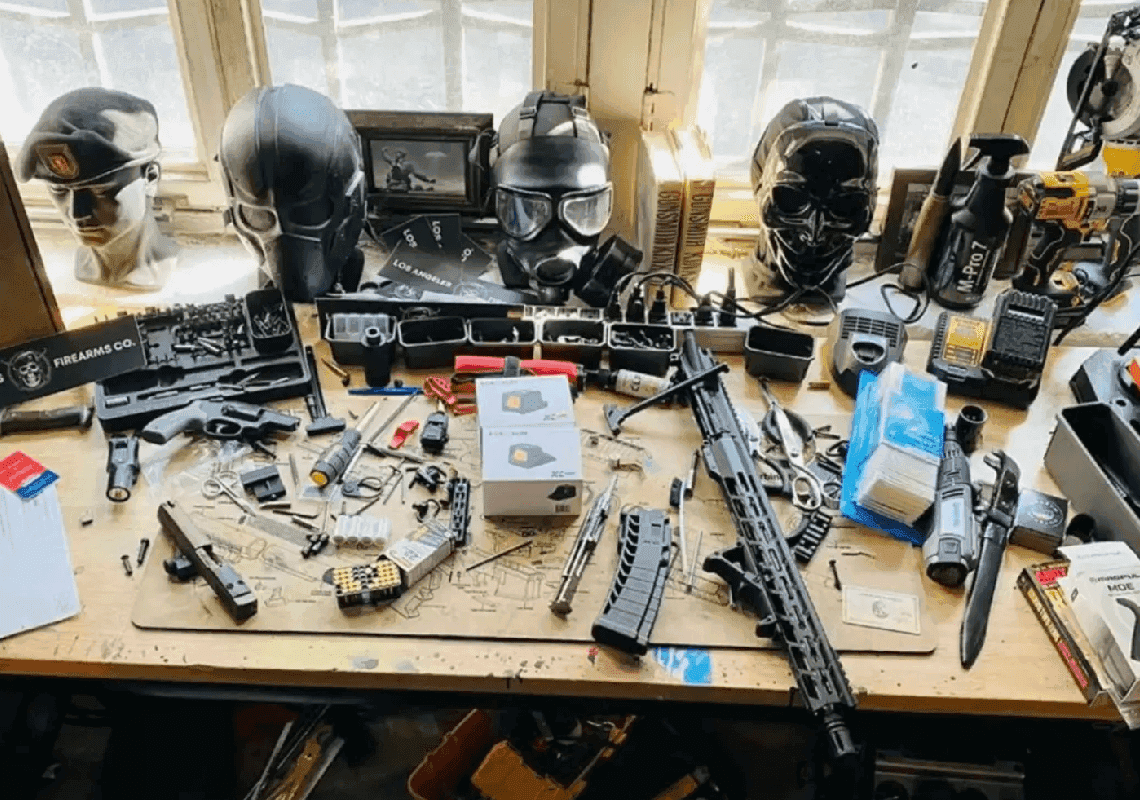 מאגר נשק עצום התגלה בדירה בלב לוס אנג'לס