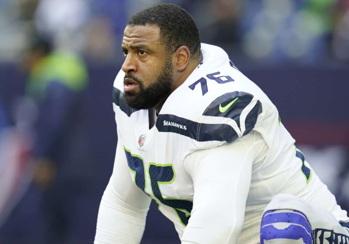 דרמה ב-LAX: שחקן פוטבול נעצר לאחר שאקדח נמצא בתיקו