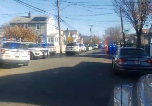 בהלה ברחובות ניו יורק: 2 שוטרים נורו בקווינס