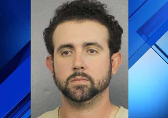 מיאמי: מורה מחליף מואשם בקיום יחסי מין עם תלמידה בת 15