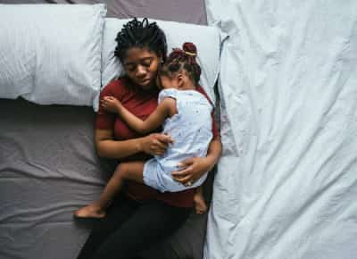 משבר שקט: הידרדרות דרמטית בבריאות הנפשית של אמהות אמריקאיות