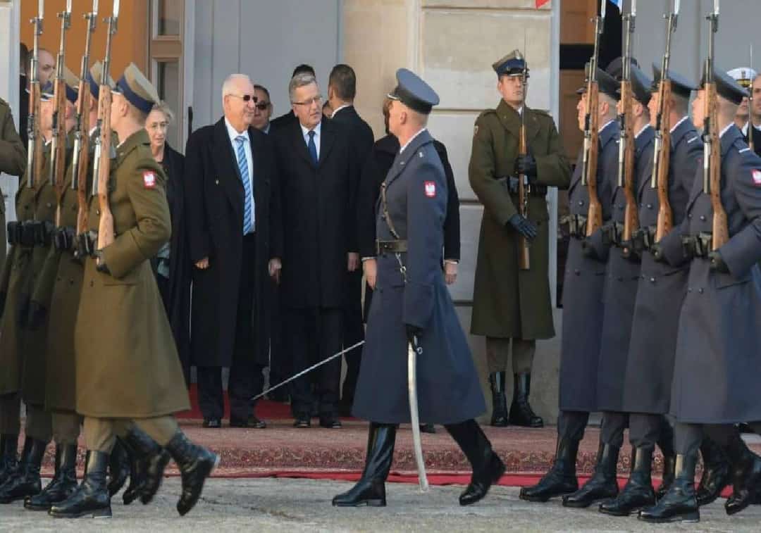 דעה: לפיד ובנט, אסור להחזיר את השגריר מפולין - יש לסגור את השגרירות בוורשה, ולסלק מידית את הפולנים מתל אביב