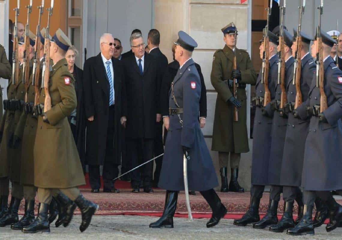 דעה: לפיד ובנט, אסור להחזיר את השגריר מפולין - יש לסגור את השגרירות בוורשה, ולסלק מידית את הפולנים מתל אביב