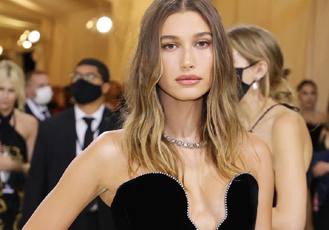 אשתו של ג׳סטין ביבר חושפת פרטים מחדר המיטות: ״אני מאוד אוהבת דוגי סטייל״