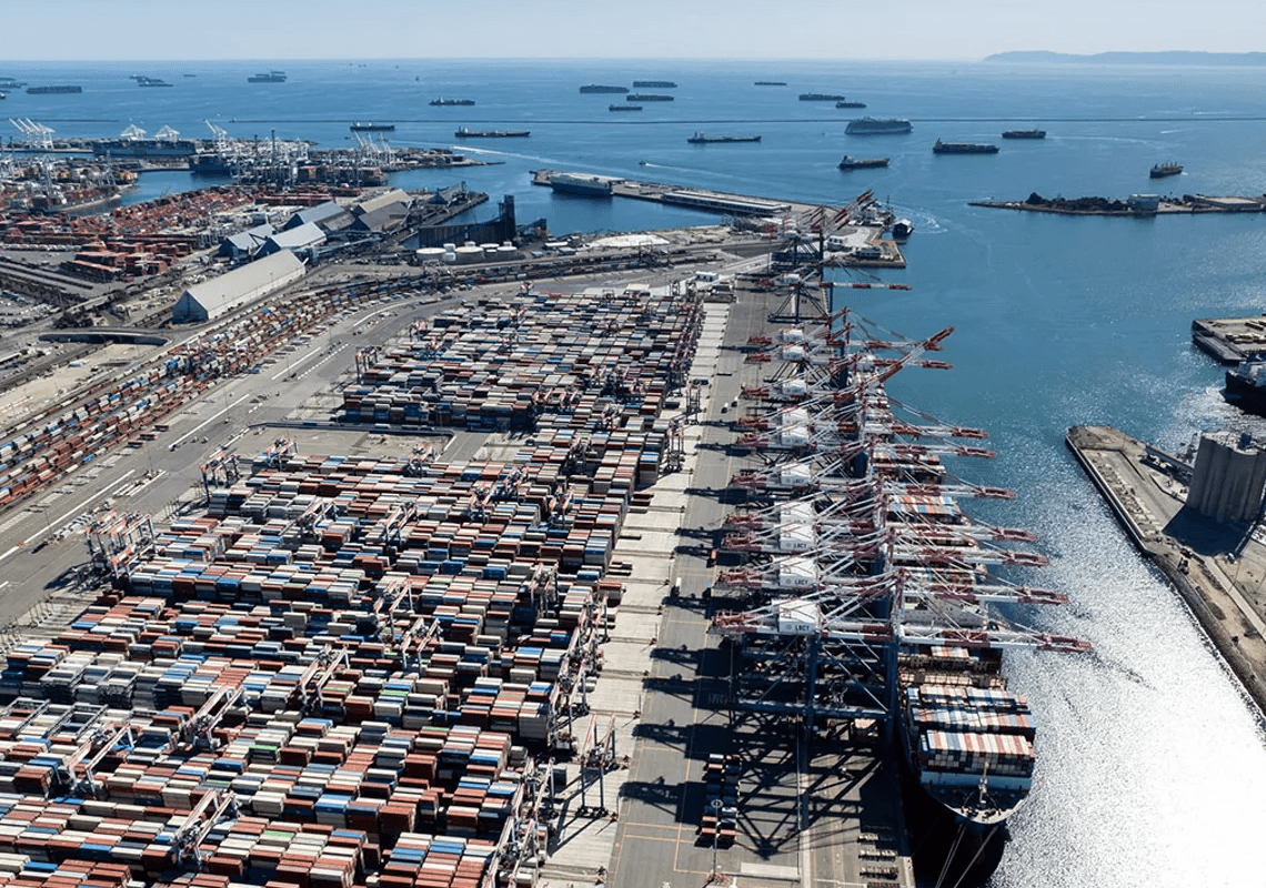 דה-סנטיס מציע את נמלי פלורידה כפתרון למשבר האספקה: "יש לנו את היכולת להקל על העומסים"