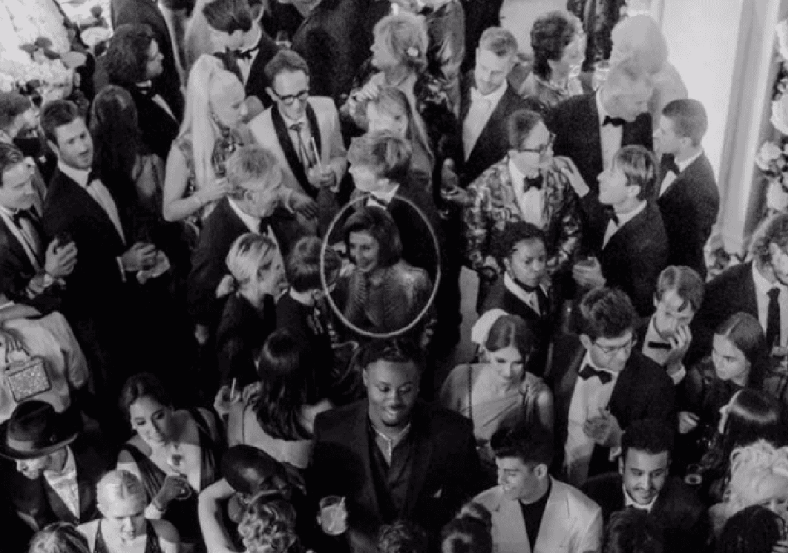 הורי קליפורניה זועמים על ננסי פלוסי וגווין ניוסם – שהשתתפו בחתונה ללא מסכה