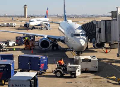 המהפכה שתשנה לכם את הטיסה לאמריקה: נחיתה בדאלאס או אטלנטה ללא תור במכס וללא בדיקת מזוודות