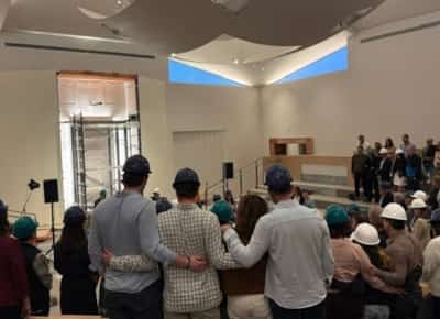 האש לא הכריעה את יהודי לוס אנג'לס: בית הכנסת ששרד את התופת מחזיר יהודים לפסיפיק פאליסיידס