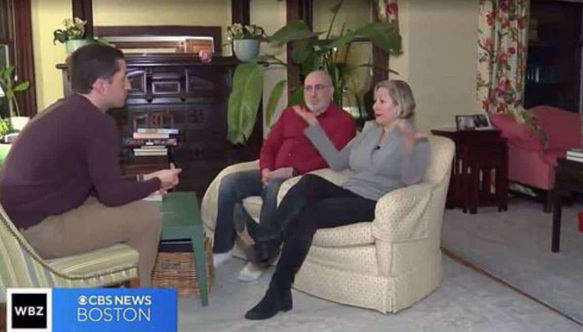 בני זוג מבוסטון נרשמו לאכלס בביתם מהגרים בלתי חוקיים - תוך שעה הורדו 4 בדלתם הקדמית