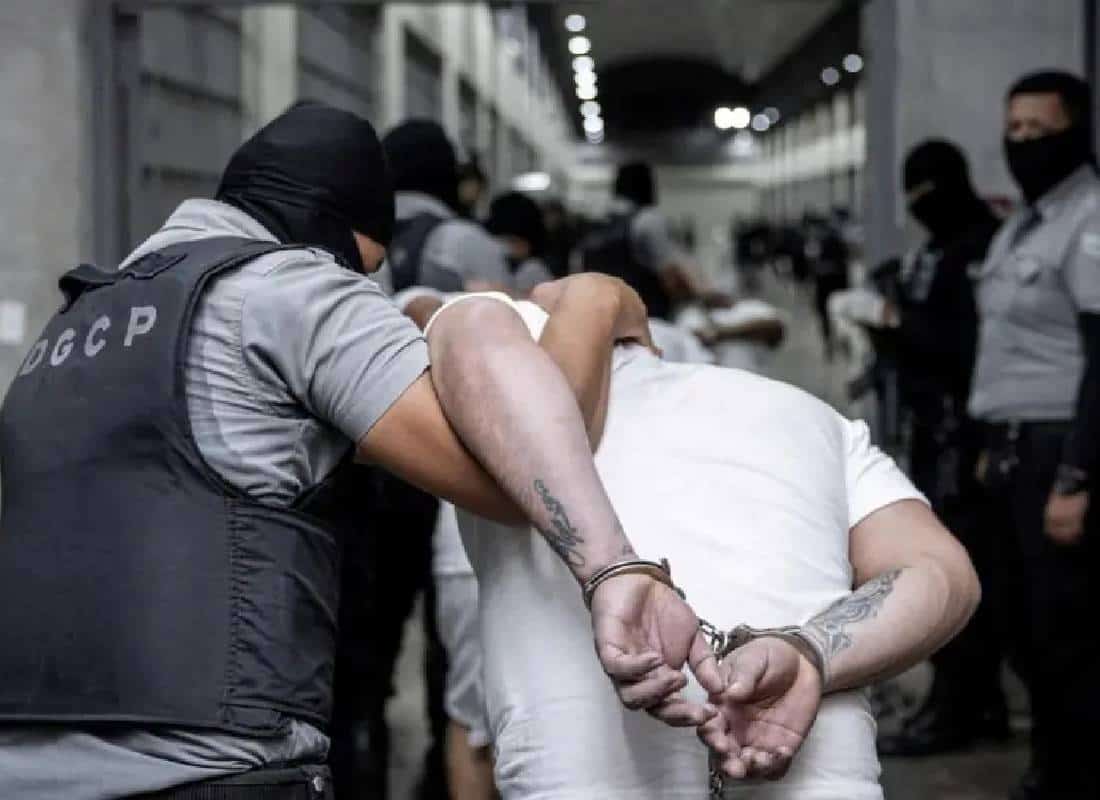 בית המשפט העליון מתיר לטראמפ לחדש גירוש מהגרים בחוק האויבים הזרים