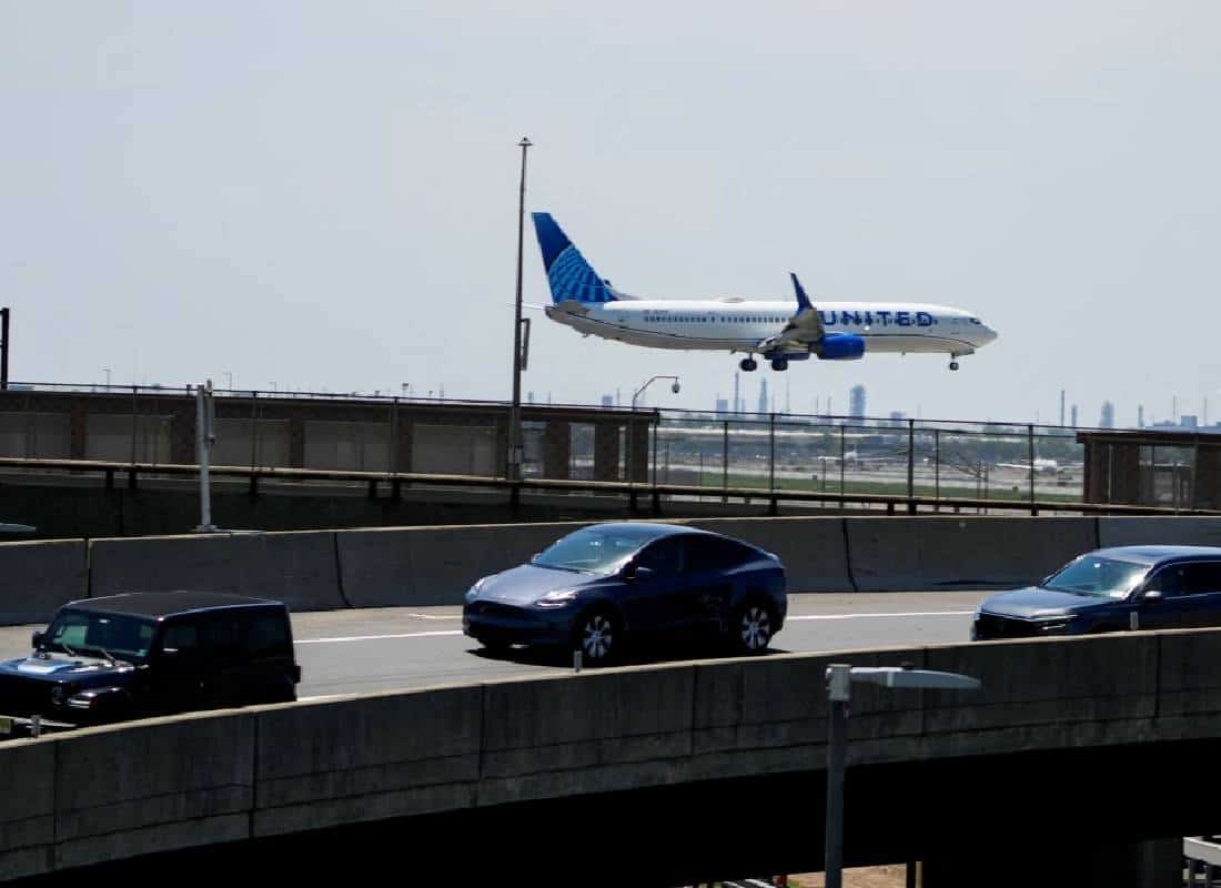 איך להימנע מנמל התעופה ניוארק?: נוסעים נמלטים מהמהומה בשדה התעופה הבעייתי