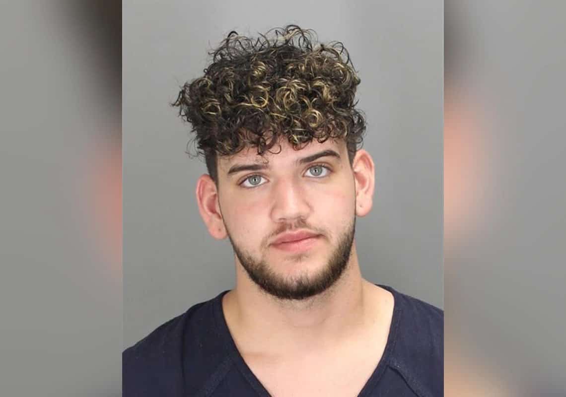 צעיר התחזה לשוטר ונתפס כאשר ניסה לעצור שוטרת