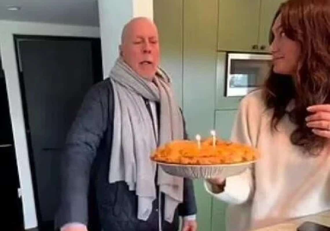 ״שמחים שיכולנו לחגוג איתך״: בצל מצבו הבריאותי ברוס וויליס חוגג יום הולדת