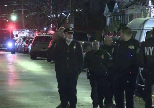 אימה בניו יורק: חמושים פרצו לבית והחזיקו במשפחה כבני ערובה