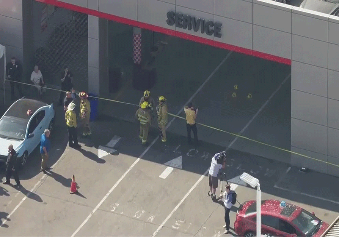 נפגעים מדריסת רכב בסוכנות טויוטה בוואלי לוס אנג'לס