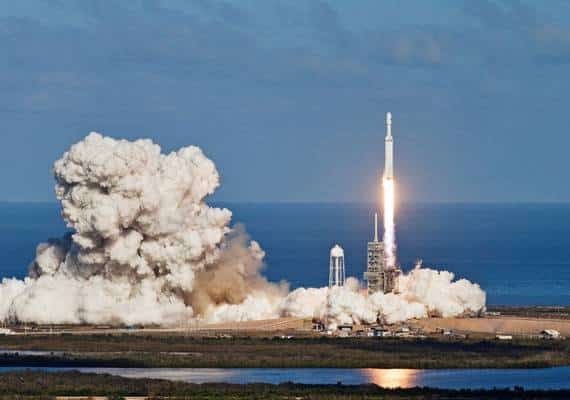 בדרך ל-12,000 לווינים: חברת SpaceX שיגרה 60 לווינים לחלל בהצלחה