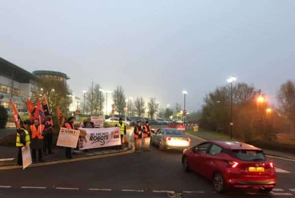 יום שישי השחור של אמזון: מאות עובדים בבריטניה מוחים על תנאי ההעסקה