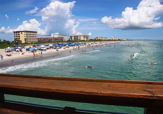 אימה בפלורידה: בזמן בילוי על החוף הרגיש נער בן 15 כאב חד ברגלו ונדהם לגלות במה מדובר