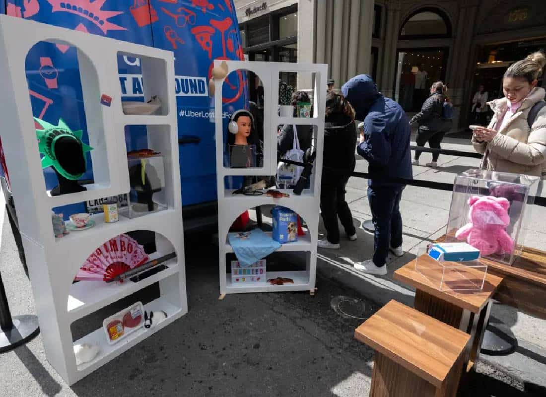 "אוצרות אבודים": החפצים הלא ייאמנו ששכחו נוסעים במוניות אובר