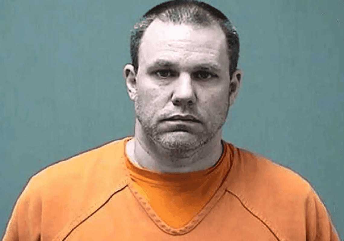 מורה יהודי השתולל ואיים על הכיתה שלו - בגלל שכמה תלמידים ציירו צלב קרס