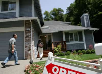 החלום הקליפורני הופך לסיוט: מחירי הדיור שוברים שיא חדש עם 910 אלף דולר לבית