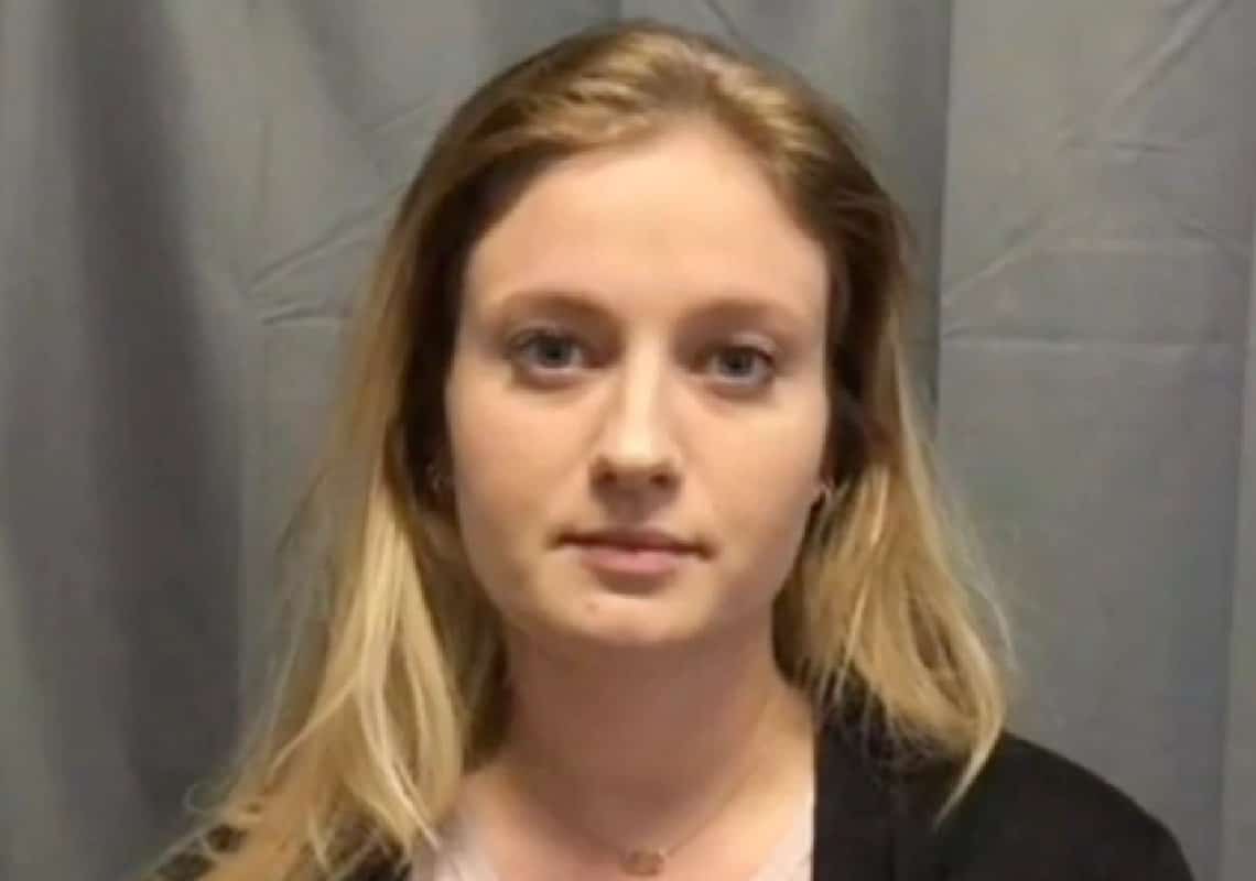 בתו של ראש העיר שנשואה למפקד המשטרה: מורה חשודה בעבירות מין בתלמיד בן 15