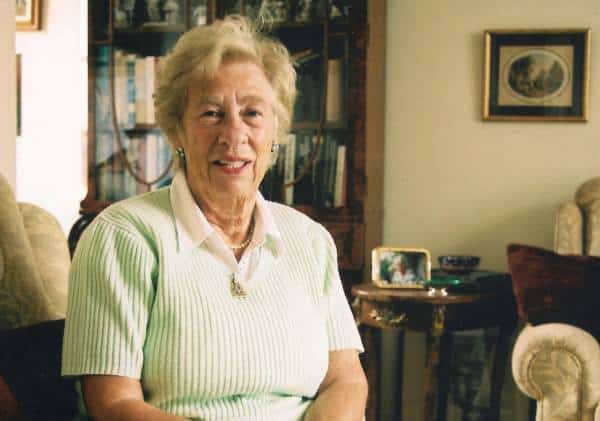 קרובת משפחה של אנה פרנק תיפגש עם הנערים ששיחקו את משחק השתייה האנטישמי