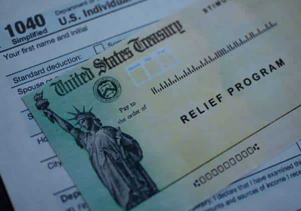 "המון אנשים הולכים להיות בשוק כשיגישו מיסים": מקבלים דמי אבטלה בארה"ב? הנתון המפתיע שלא כולם מודעים אליו 