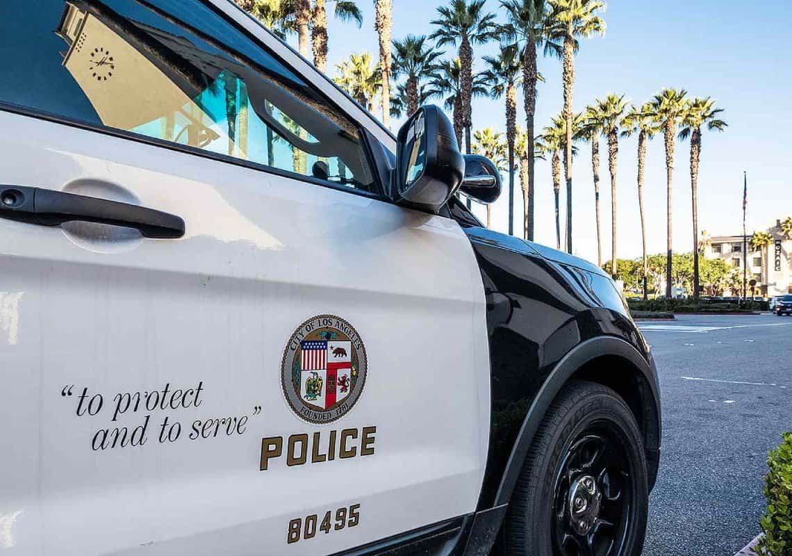 ואלי לוס אנג'לס: קבע למכור שעון יוקרה עם אדם שהכיר ברשת חברתית - ונשדד באיומי אקדח