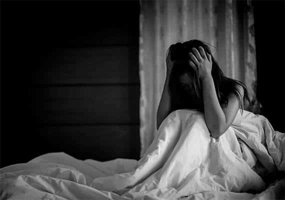 דרום קליפורניה: בת 15 התעוררה בבהלה כשגבר זר מתפשט מולה