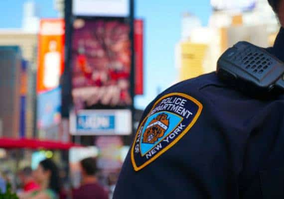 ניו יורק: לשוטרים נמאס שמצלמים אותם באירועים אלימים, אז הם רוצים שהאזרחים יצטרפו למעצרים