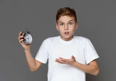 בבתי הספר בניו יורק אסרו על פלאפונים - והמורים נדהמו שהתלמידים לא יודעים לקרוא שעון