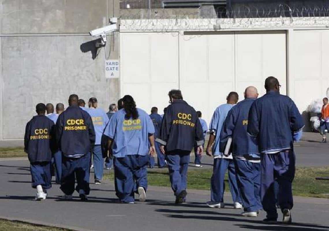 "סכנת חיי אדם": קליפורניה תשחרר 63,000 אסירים אלימים מוקדם מן הצפוי