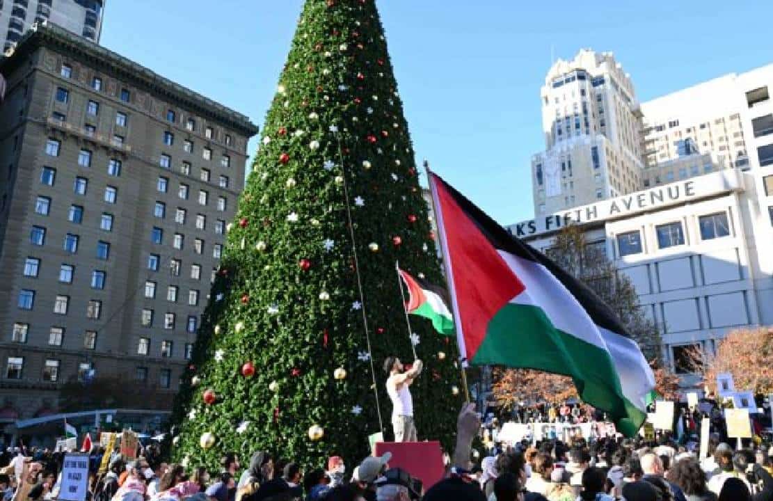 ‏מחאה פרו-פלסטינית שיבשה את חג המולד בסן פרנסיסקו: "אין כריסמס כרגיל"‏