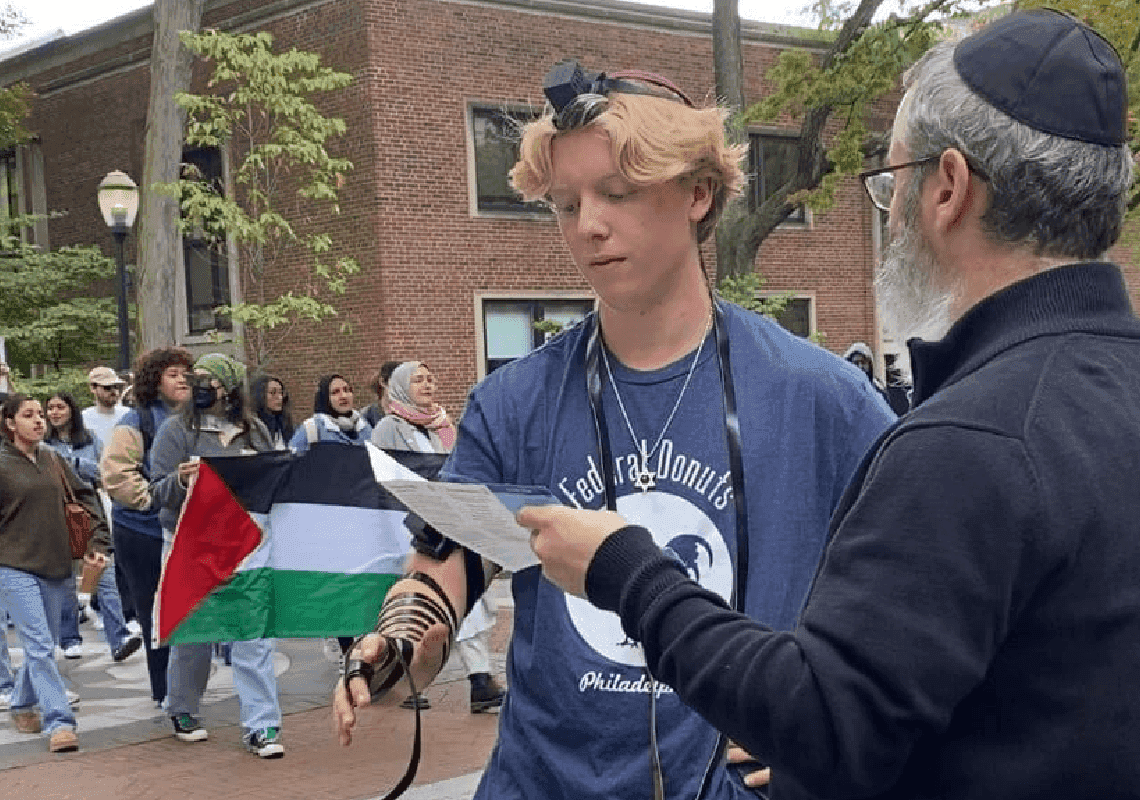 "חוזרים הביתה": יהודים אמריקאים מתחברים מחדש לדת ולמסורת 