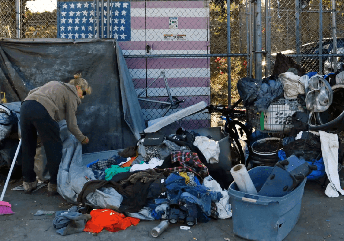 חקיקה מוצלחת או שנועדה לכישלון? עיר בקליפורניה בצעד נוקשה נגד ההומלסים